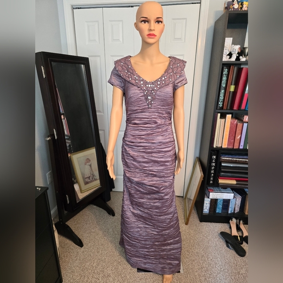 Alex Evenings Gown - Picture 1 of 8
